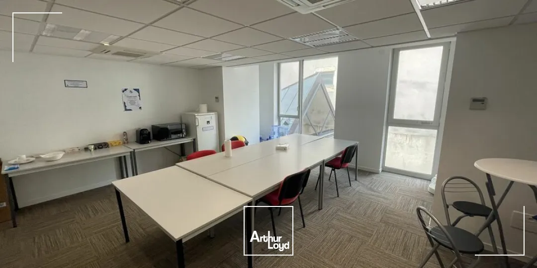 A LOUER POITIERS PROCHE DES CORDELIERS BUREAUX 434.95m² 