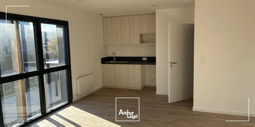 LOCAL ACTIVITE 284 m2 TOUT NEUF-GUERANDE