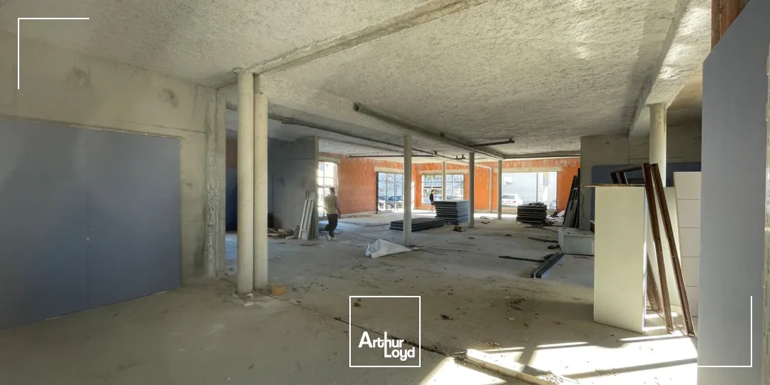 Rare sur le Coeur d'Hérault, Bureaux bruts à l'acquisition de 305 m2