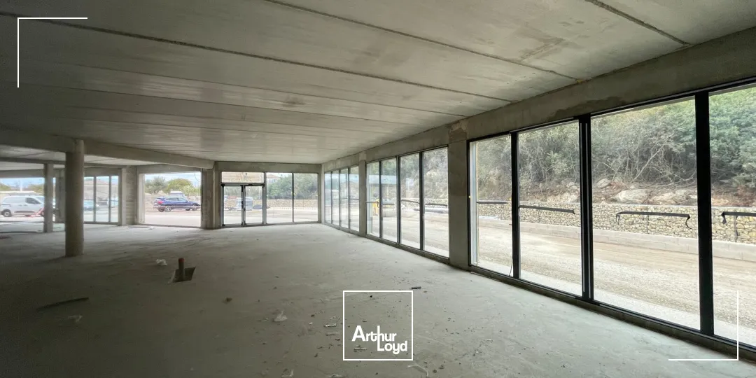 Local commercial neuf de 461 m² divisibles à louer - Emplacement stratégique à fort trafic à Balaruc-les-Bains