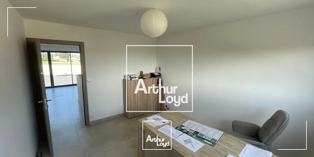 Immeuble indépendant à vocation tertiaire de 347 m2 à la Location