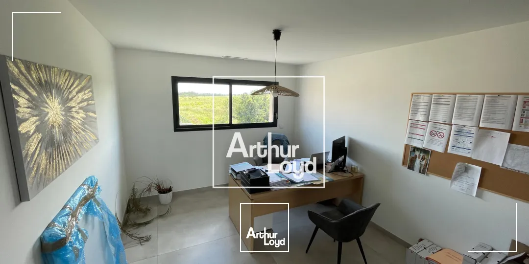 Immeuble indépendant à vocation tertiaire de 347 m2 à la Location