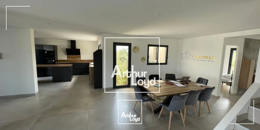 Immeuble indépendant à vocation tertiaire de 347 m2 à la Location