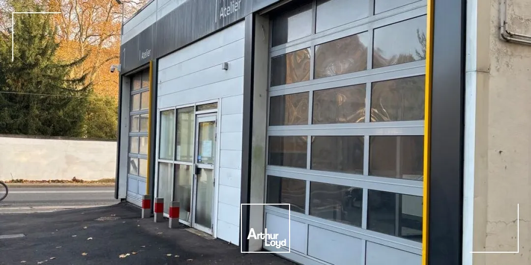 À louer - Bureau sur terrain indépendant à usage mixte, bénéficiant d'une forte visibilité - Sainte-Foy-lès-Lyon