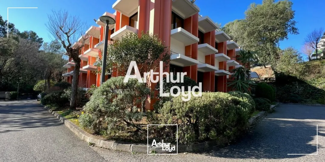 Bureaux à louer 110.11 m² Sophia Antipolis - Environnement paysager