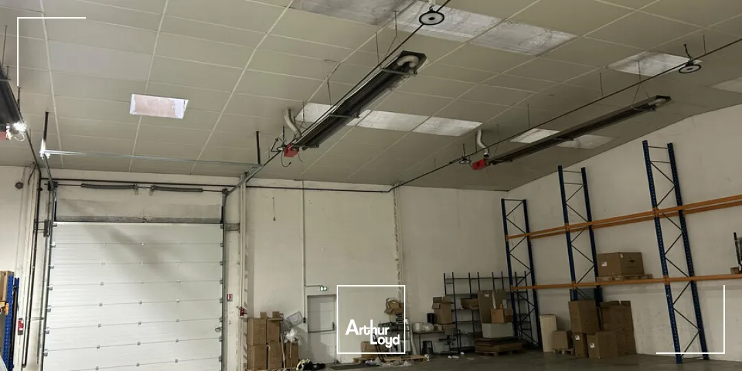 LOCAL D'ACTIVITE - ENTREPOT à LOUER de 1561 m²
