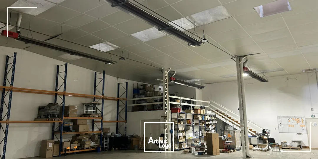LOCAL D'ACTIVITE - ENTREPOT à LOUER de 1561 m²