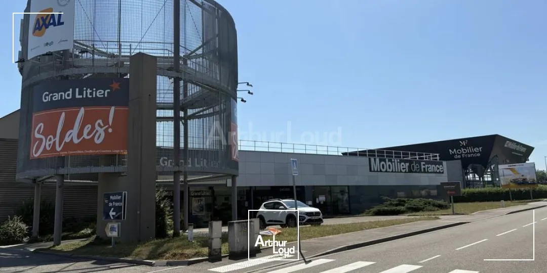 LOCAL COMMERCIAL à LOUER de 800 m²