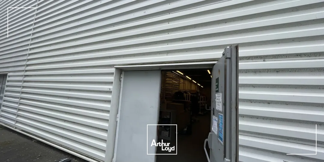 Local commercial d'environ 1&nbsp;350 m2 à LOUER - CHAMBLY