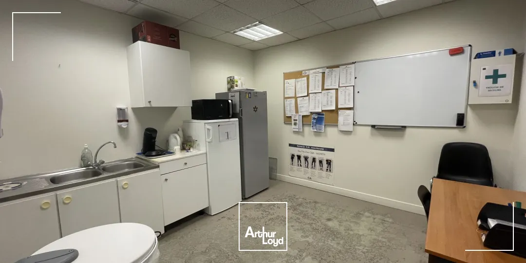 Local commercial d'environ 1&nbsp;350 m2 à LOUER - CHAMBLY