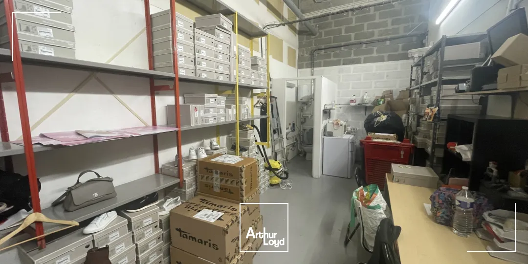 A louer : local d'environ 86 m2 en galerie commerciale à Chambly 