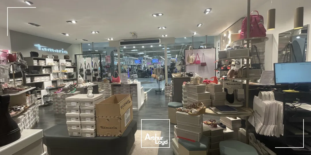 A louer : local d'environ 86 m2 en galerie commerciale à Chambly 