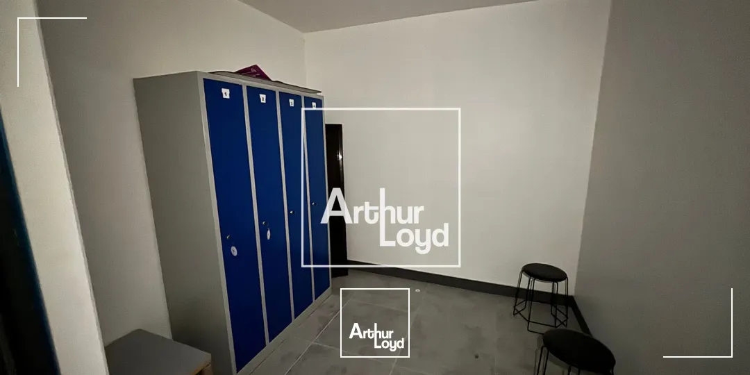 Local d'activités avec bureaux à louer