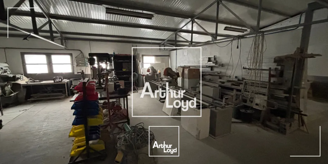 Local d'activités avec bureaux à louer