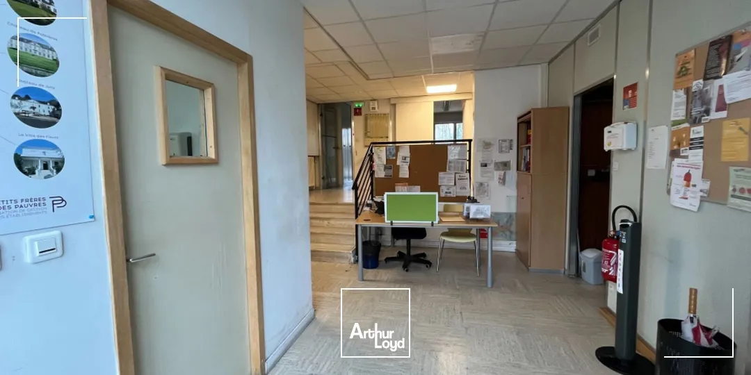 local commercial avec linéaire de vitrine conséquent de 193m²