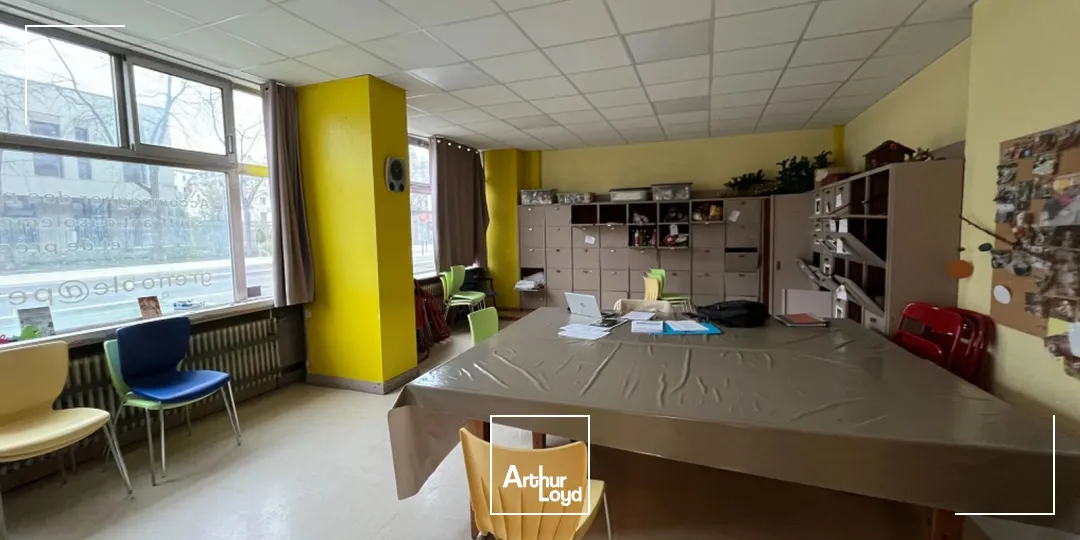 local commercial avec linéaire de vitrine conséquent de 193m²