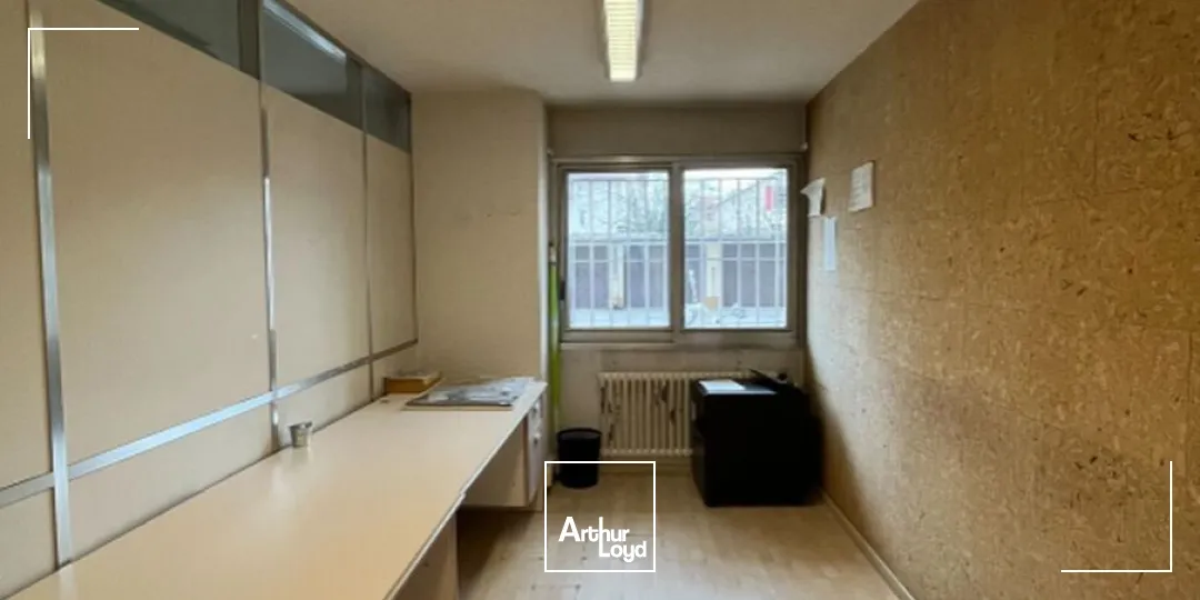 local commercial avec linéaire de vitrine conséquent de 193m²