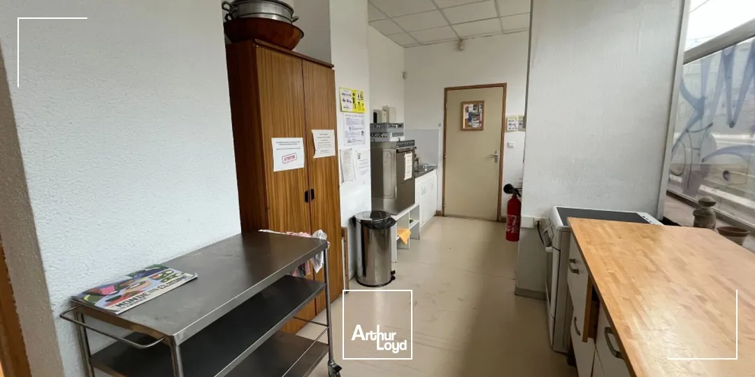 local commercial avec linéaire de vitrine conséquent de 193m²