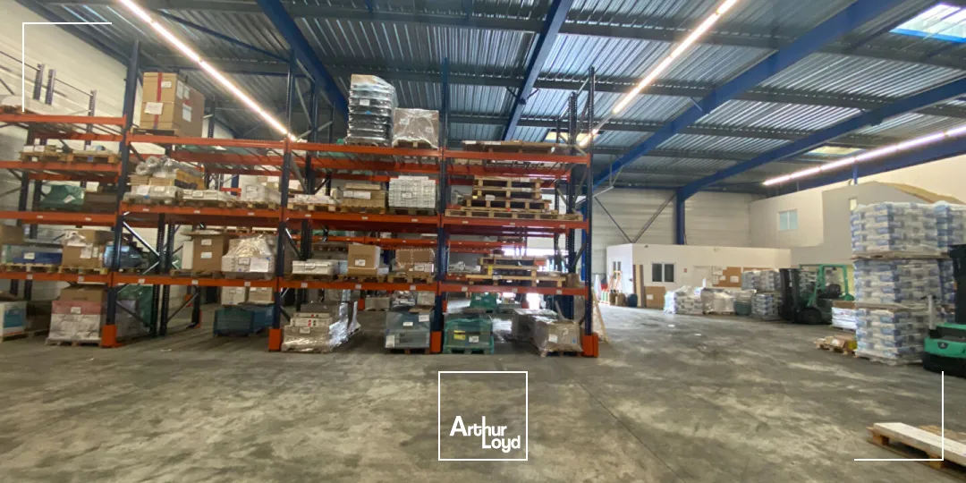 A LOUER Locaux d'activité PERIGNY-1520 m²