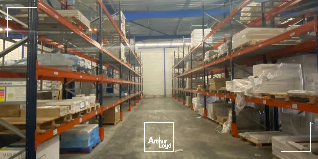 A LOUER Locaux d'activité PERIGNY-1520 m²