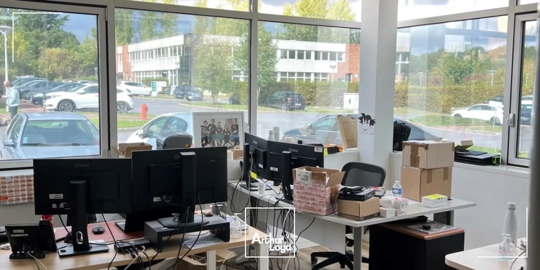 A LOUER RDC ACTIVITE AVEC ACCES LIVRAISON ET BUREAUX EN ETAGE