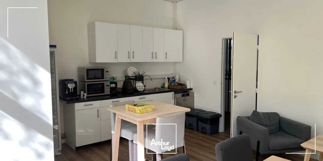 A LOUER RDC ACTIVITE AVEC ACCES LIVRAISON ET BUREAUX EN ETAGE