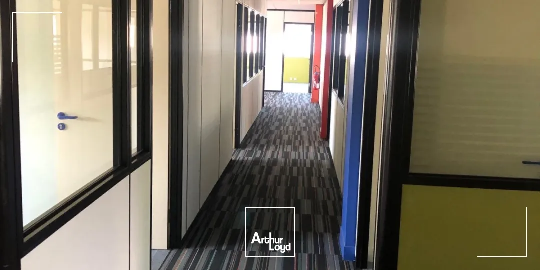 A LOUER RDC ACTIVITE AVEC ACCES LIVRAISON ET BUREAUX EN ETAGE