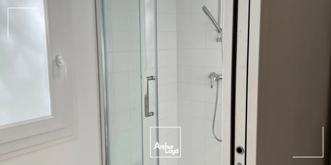 A LOUER RDC ACTIVITE AVEC ACCES LIVRAISON ET BUREAUX EN ETAGE