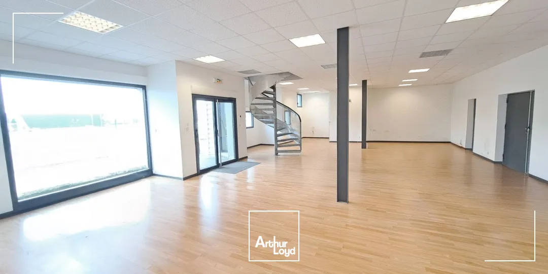 Bâtiment récent avec parking à louer à vendre - Douai