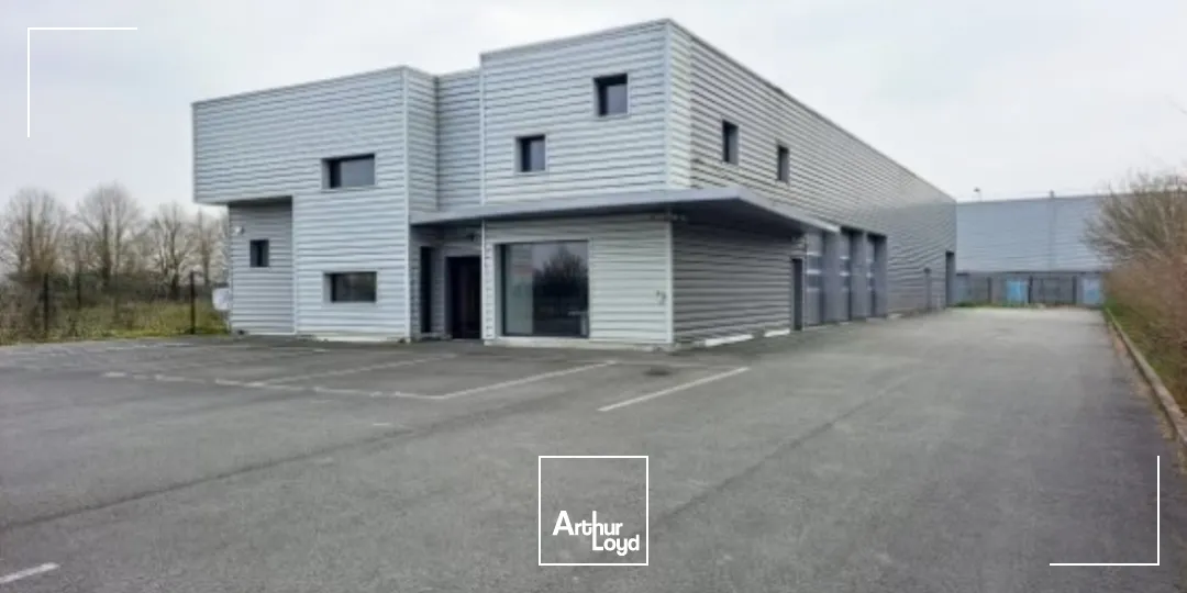 Bâtiment récent avec parking à louer à vendre - Douai