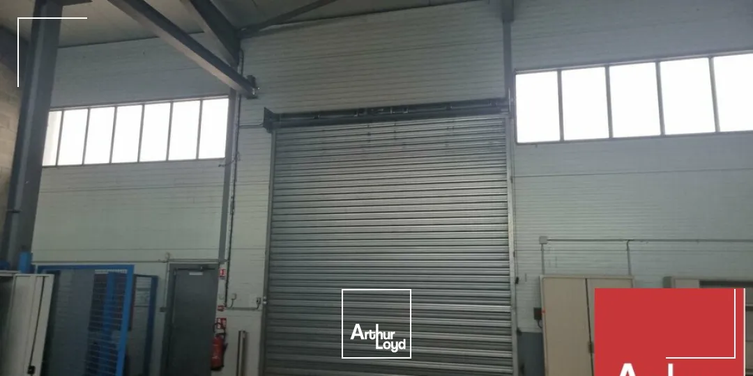 SAINT-PAUL-TROIS-CHÂTEAUX - A VENDRE BÂTIMENT INDÉPENDANT DE BUREAUX SUR DEUX NIVEAUX AVEC ATELIER