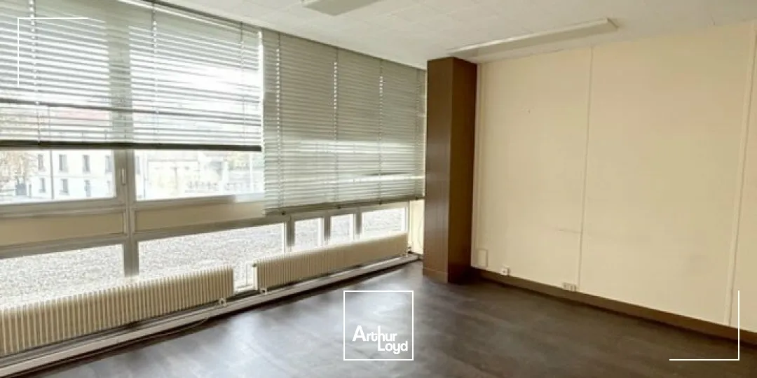 BUREAUX à VENDRE de 186 m²