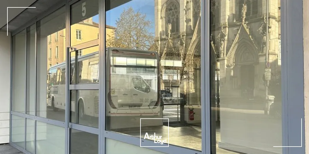 LOCAL COMMERCIAL à LOUER de 146 m²