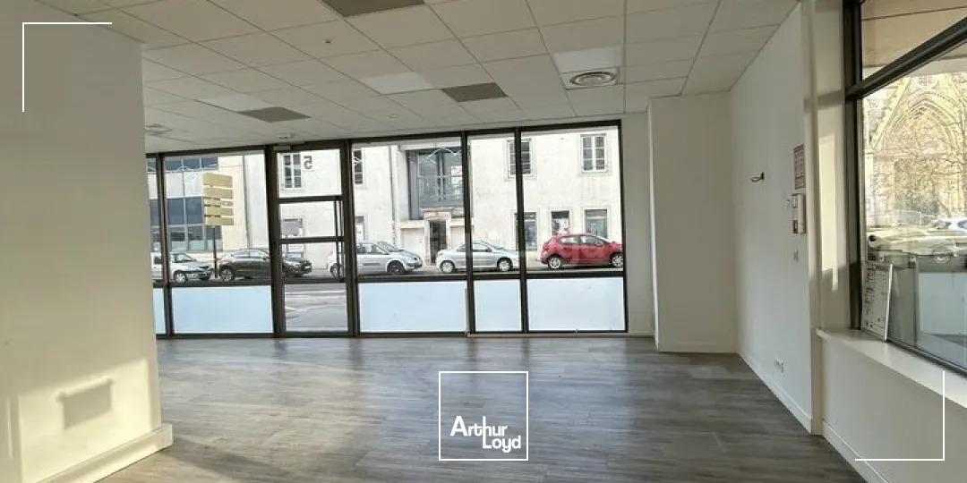 LOCAL COMMERCIAL à LOUER de 146 m²