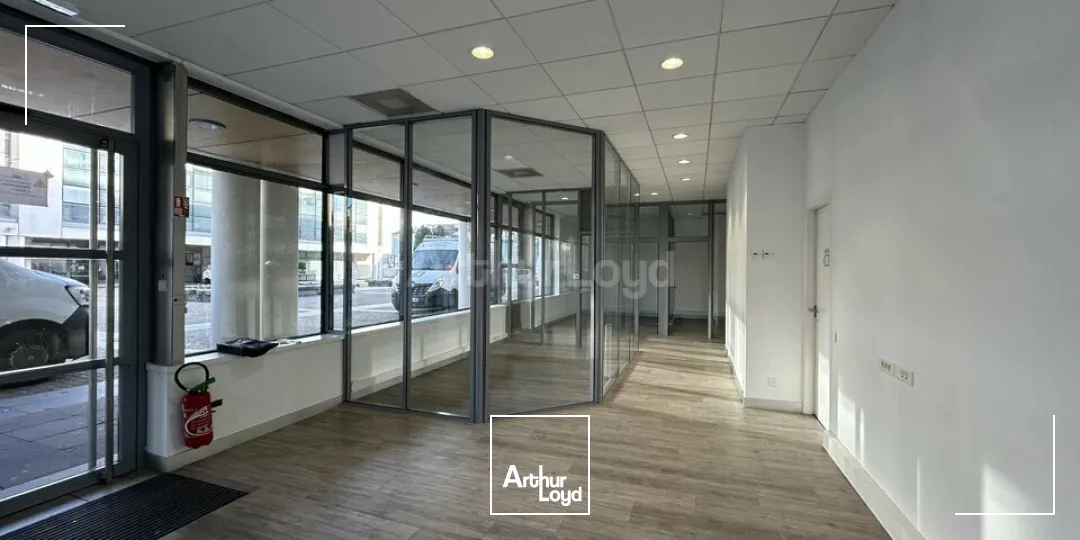 LOCAL COMMERCIAL à LOUER de 146 m²