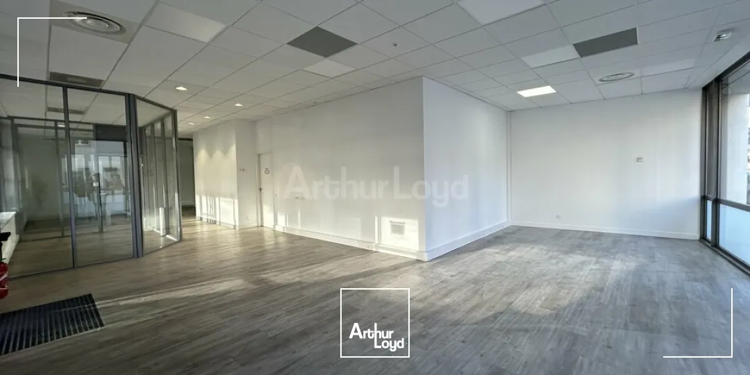 LOCAL COMMERCIAL à LOUER de 146 m²