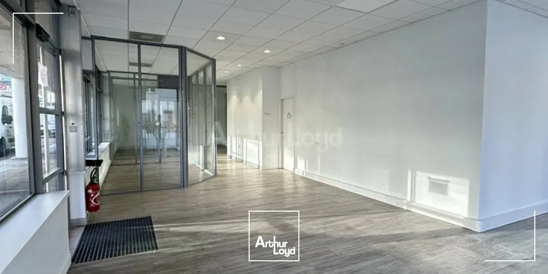 LOCAL COMMERCIAL à LOUER de 146 m²