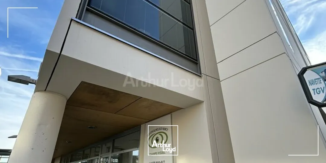 LOCAL COMMERCIAL à LOUER de 146 m²