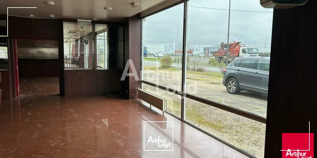 SAINT OUEN - LOCATION LOCAL D'ACTIVITÉ OU COMMERCIAL DE 350 M² - EXCELLENTE VISIBILITÉ