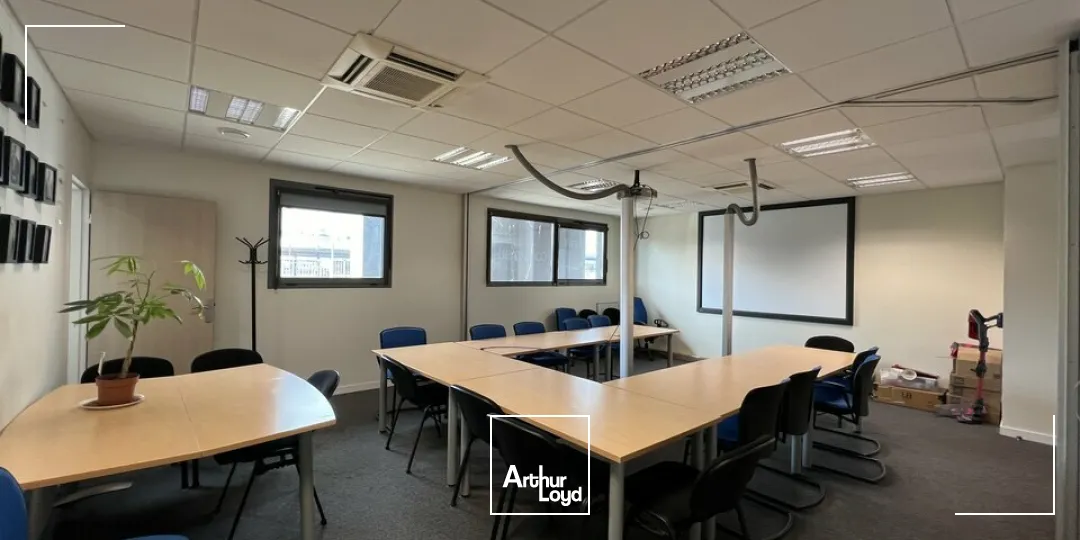 TOURS CENTRE GARE LOCAL COMMERCIAL A VENDRE 173 M² AVEC 6 PARKINGS PRIVATIFS