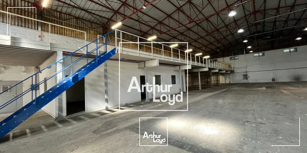 NIMES OUEST - Bâtiment indépendant avec cour de 2.000m2 à louer