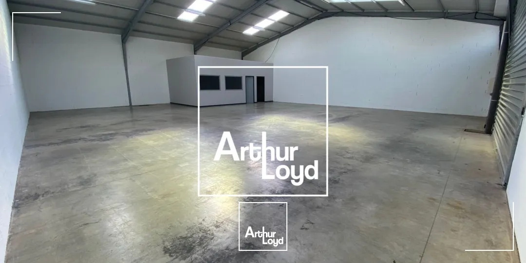 ENTREE ZONE ST CESAIRE - LOCAL D'ACTIVITES - 270M2 A LOUER