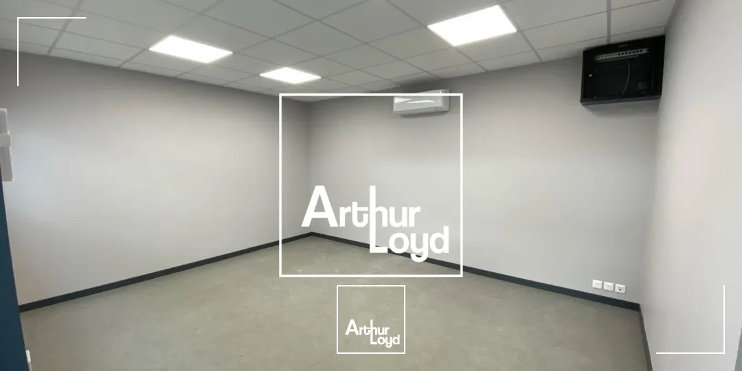 ENTREE ZONE ST CESAIRE - LOCAL D'ACTIVITES - 270M2 A LOUER