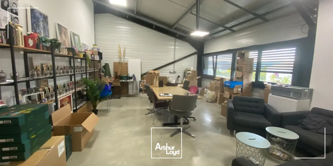 Bâtiment indépendant de 320m² à vendre ou à louer CHARLEVAL