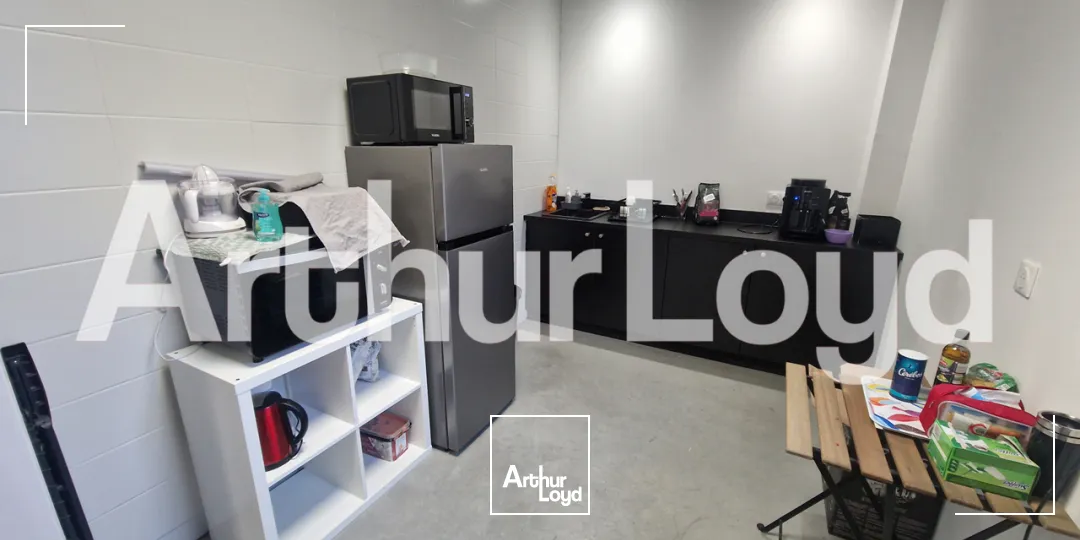 Local commercial ou professionnel à IFS - 92 m²