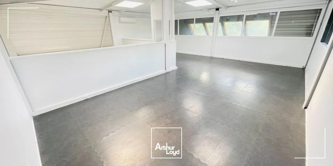 À vendre ou à louer : Bureaux avec parkings dans un environnement verdoyant - Accessibilité idéale proche grands axes