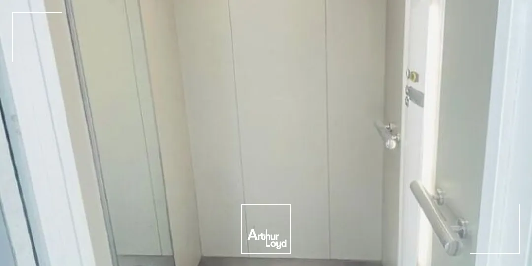 À vendre ou à louer : Bureaux avec parkings dans un environnement verdoyant - Accessibilité idéale proche grands axes