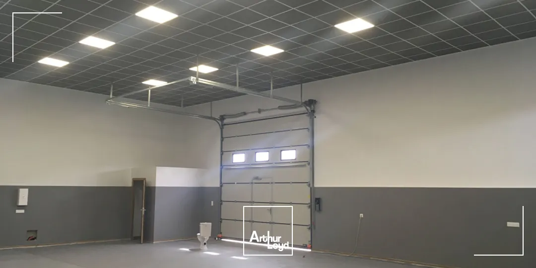 Local d'Activité avec un bureau A LOUER - COUZEIX