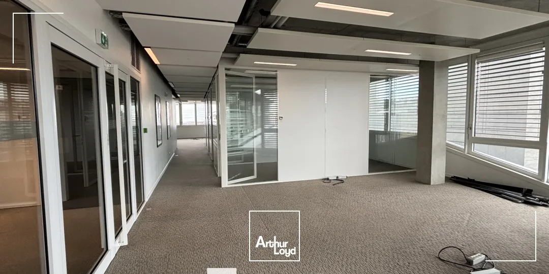 A louer - HIGASHI - Bureaux face au centre commercial de Confluence - Lyon 2ème