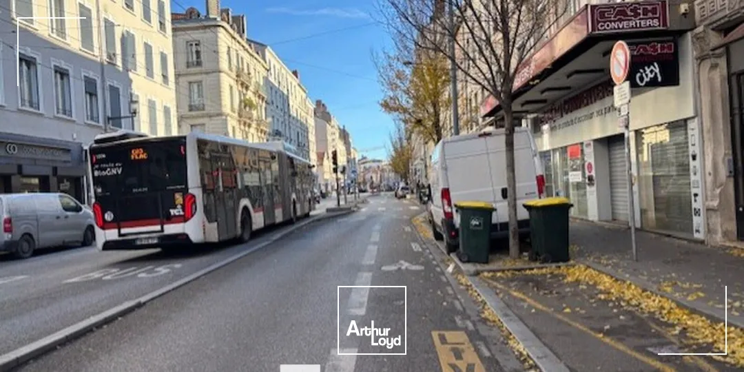 Local commercial à louer à Villeurbanne emplacement dynamique et lumineux